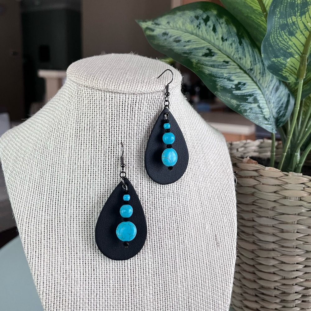 🖤💙Handmade Earrings 💙🖤 - Picture 9 of 12